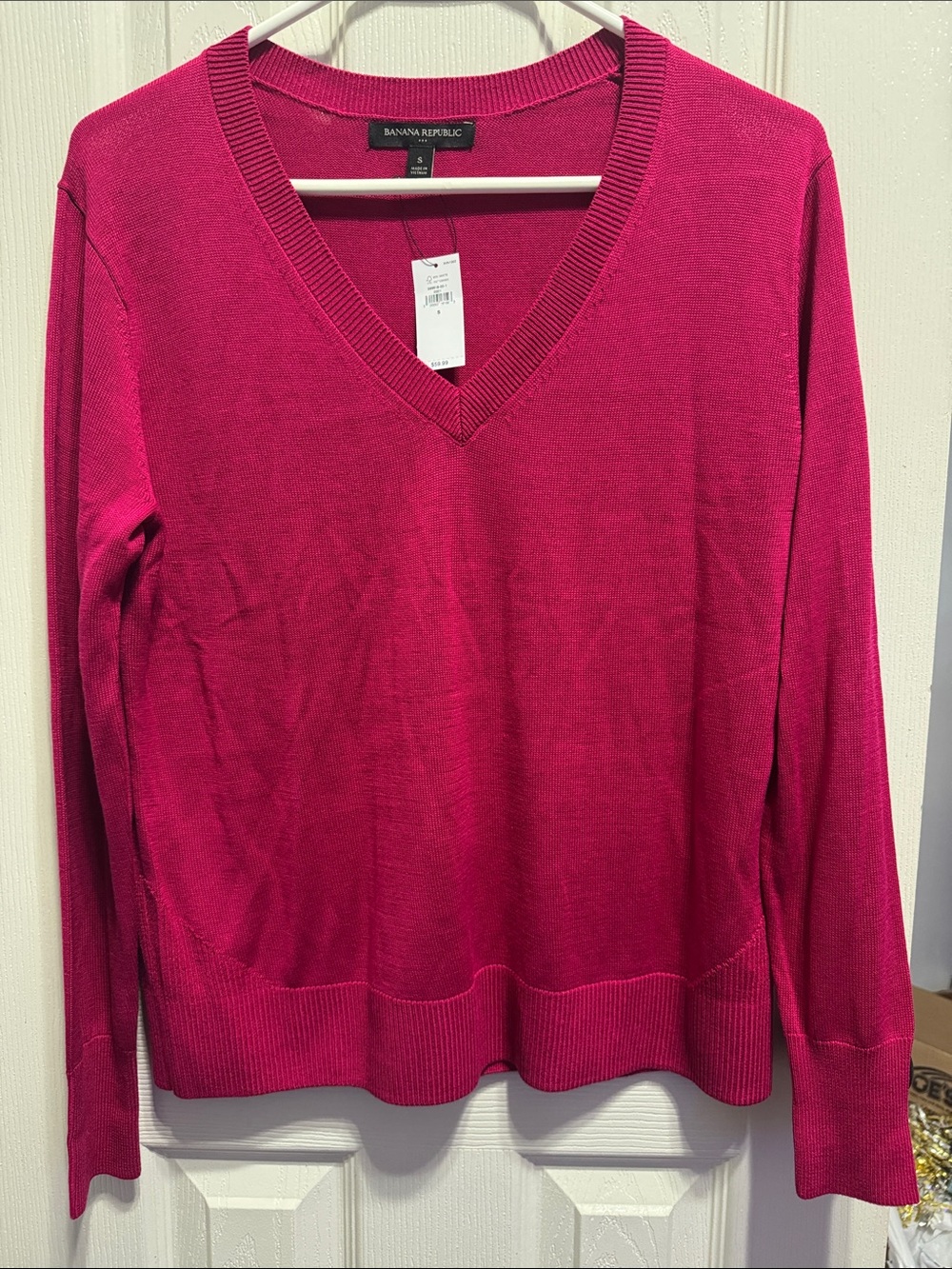 Banana Republic Women's V-Neck Sweater - Bright Fuchsia